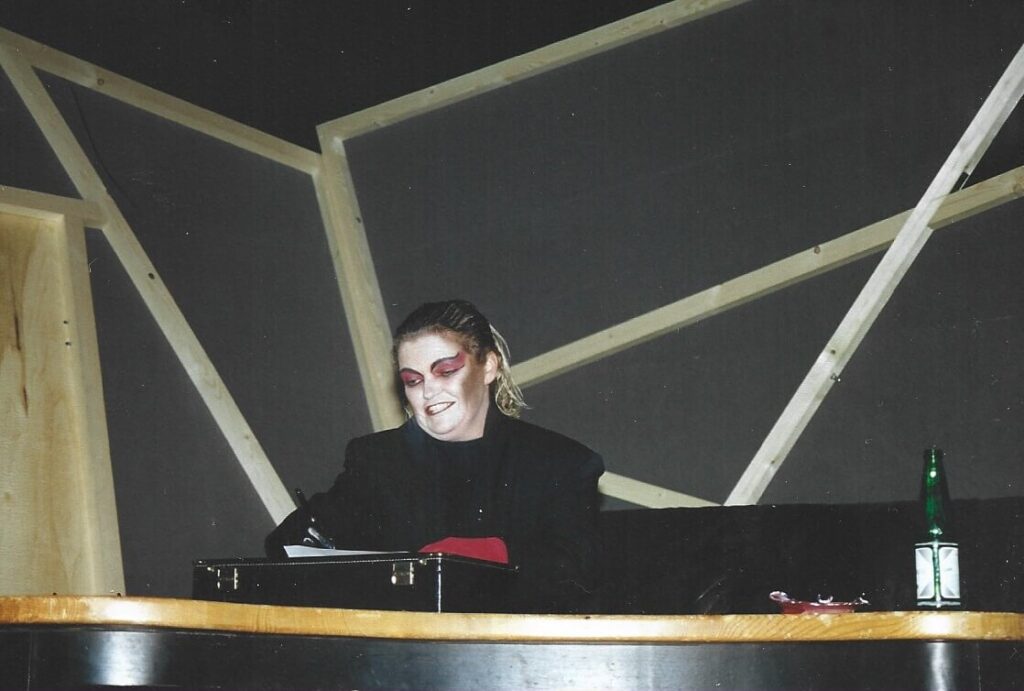Faust, 5741 (November 2001)