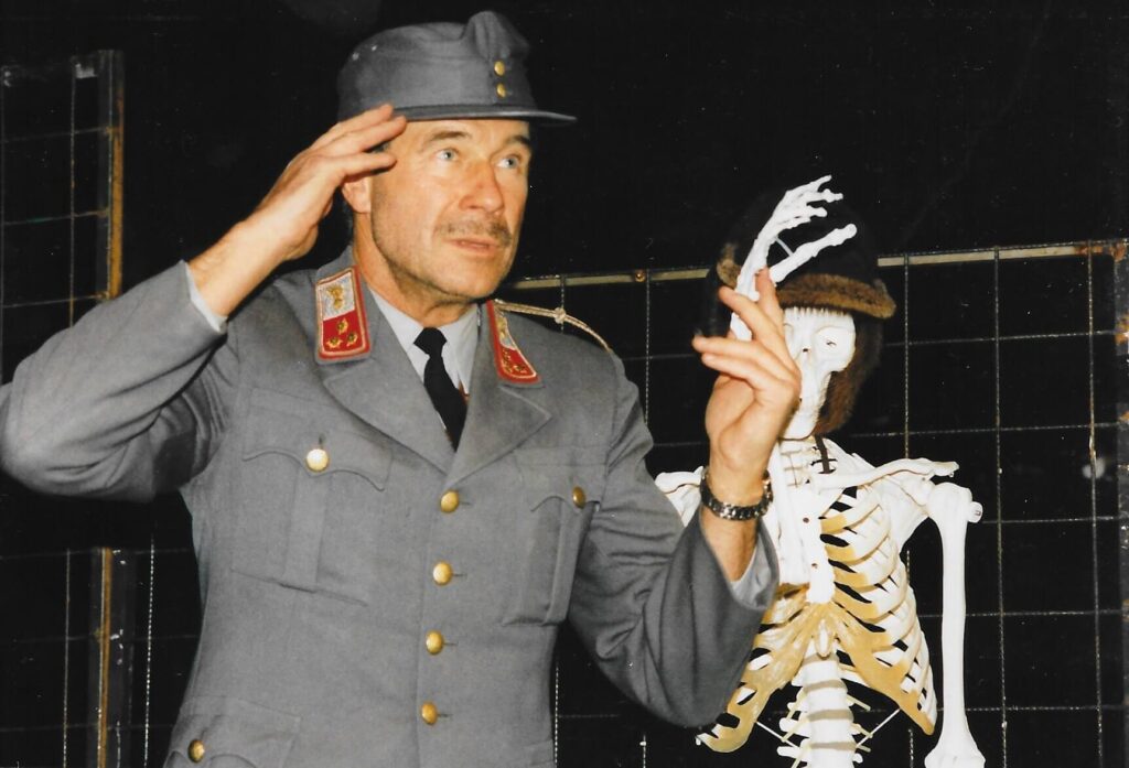 Das Skelett oder Habemus Adam (Februar 1998)