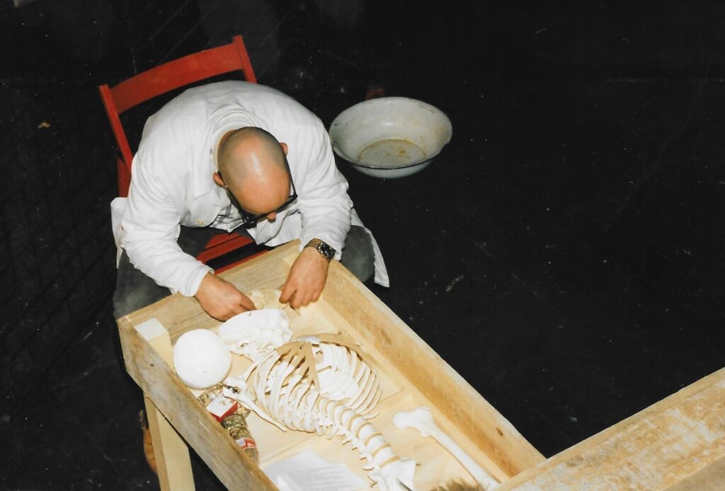 Das Skelett oder Habemus Adam (Februar 1998)