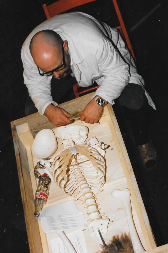 Das Skelett oder Habemus Adam (Februar 1998)