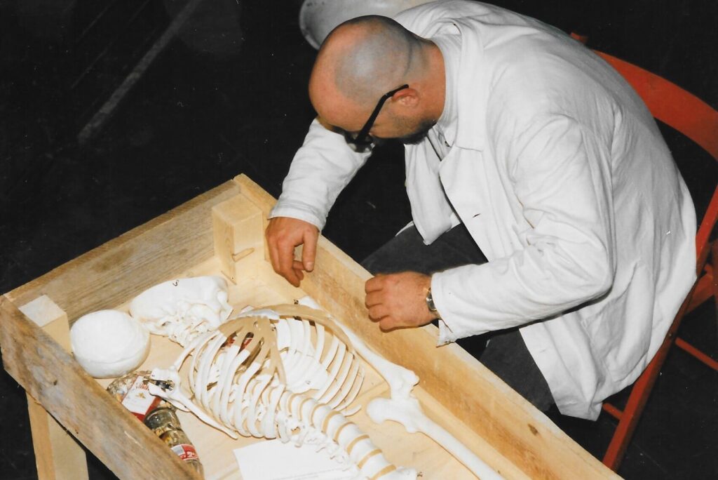 Das Skelett oder Habemus Adam (Februar 1998)