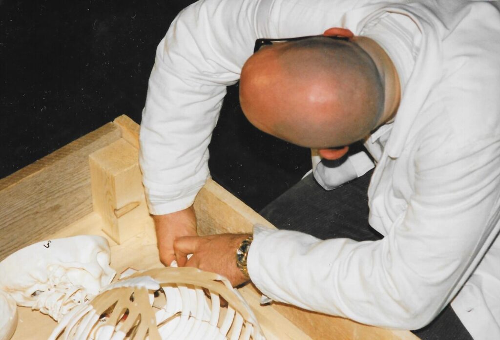 Das Skelett oder Habemus Adam (Februar 1998)