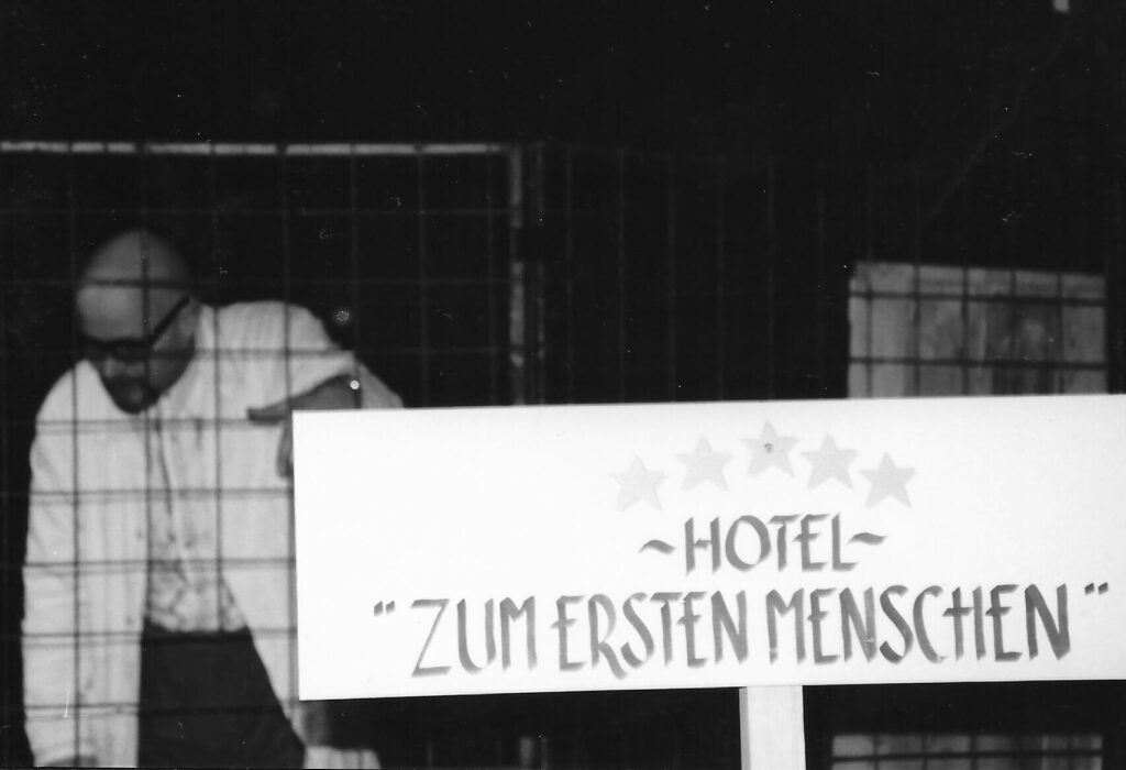 Das Skelett oder Habemus Adam (Februar 1998)